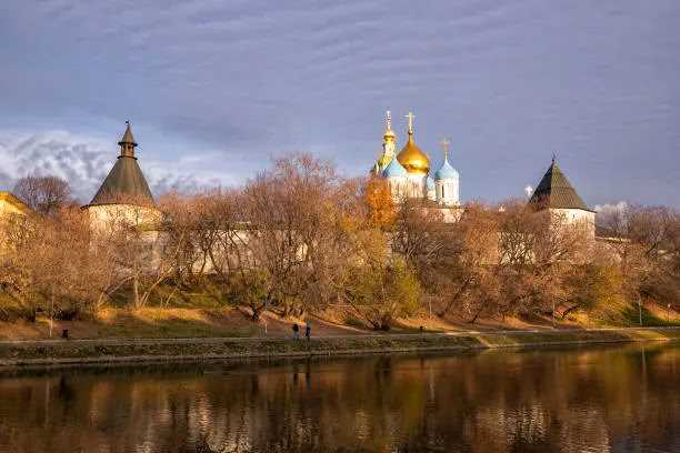 Где найти свежее время прогулок по крепости